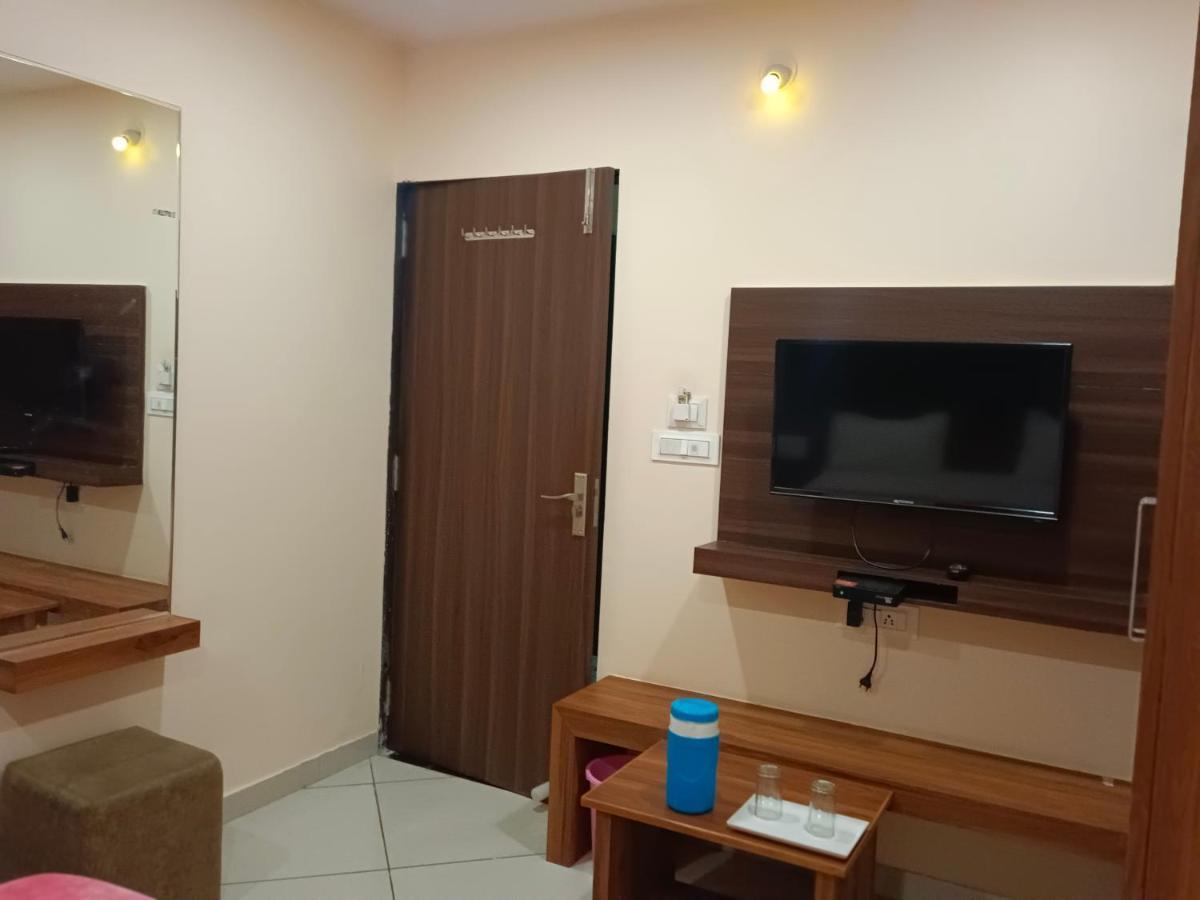 Maruti Group Of Hotels - Shri Naman Nāthdwāra Eksteriør billede