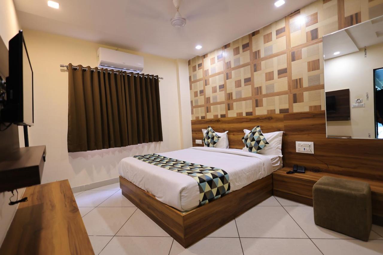Maruti Group Of Hotels - Shri Naman Nāthdwāra Eksteriør billede